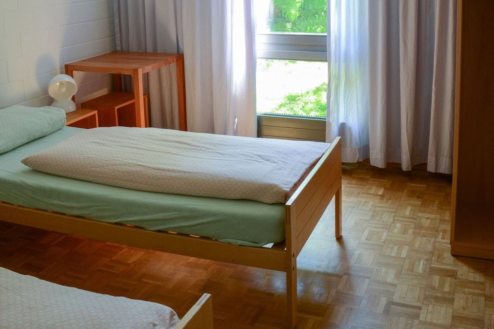 Youth Hostel Luzern Standard Twin Room, Shared Bathroom 4
