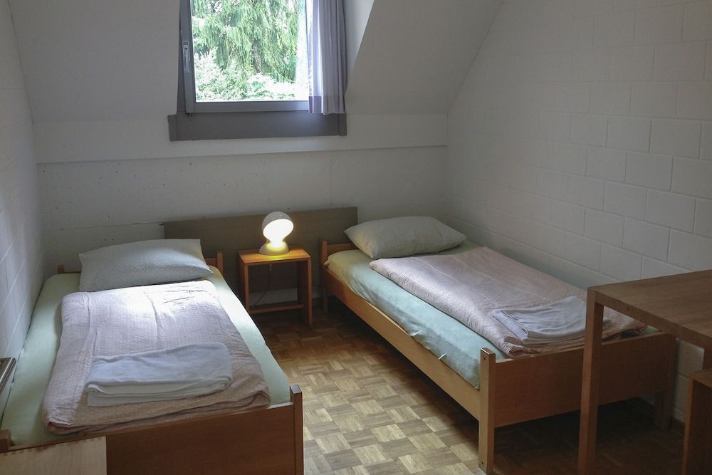 Youth Hostel Luzern Standard Twin Room, Shared Bathroom 2