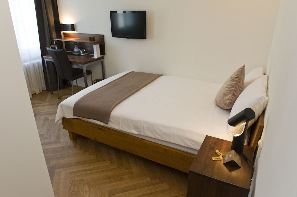 Classic Single Room