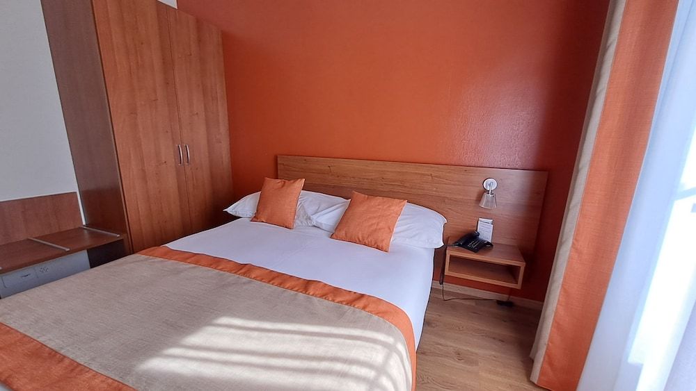 Hôtel International & Terminus Economy Double Room 2