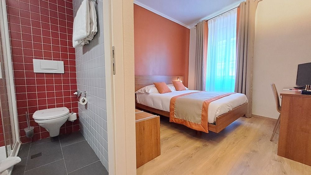 Hôtel International & Terminus Economy Double Room 3