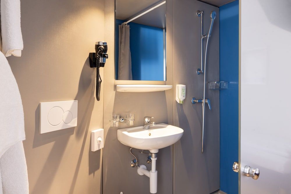 Fred Guest House Hauptbahnhof - Mobile Check-in Double Room (Mini) 6