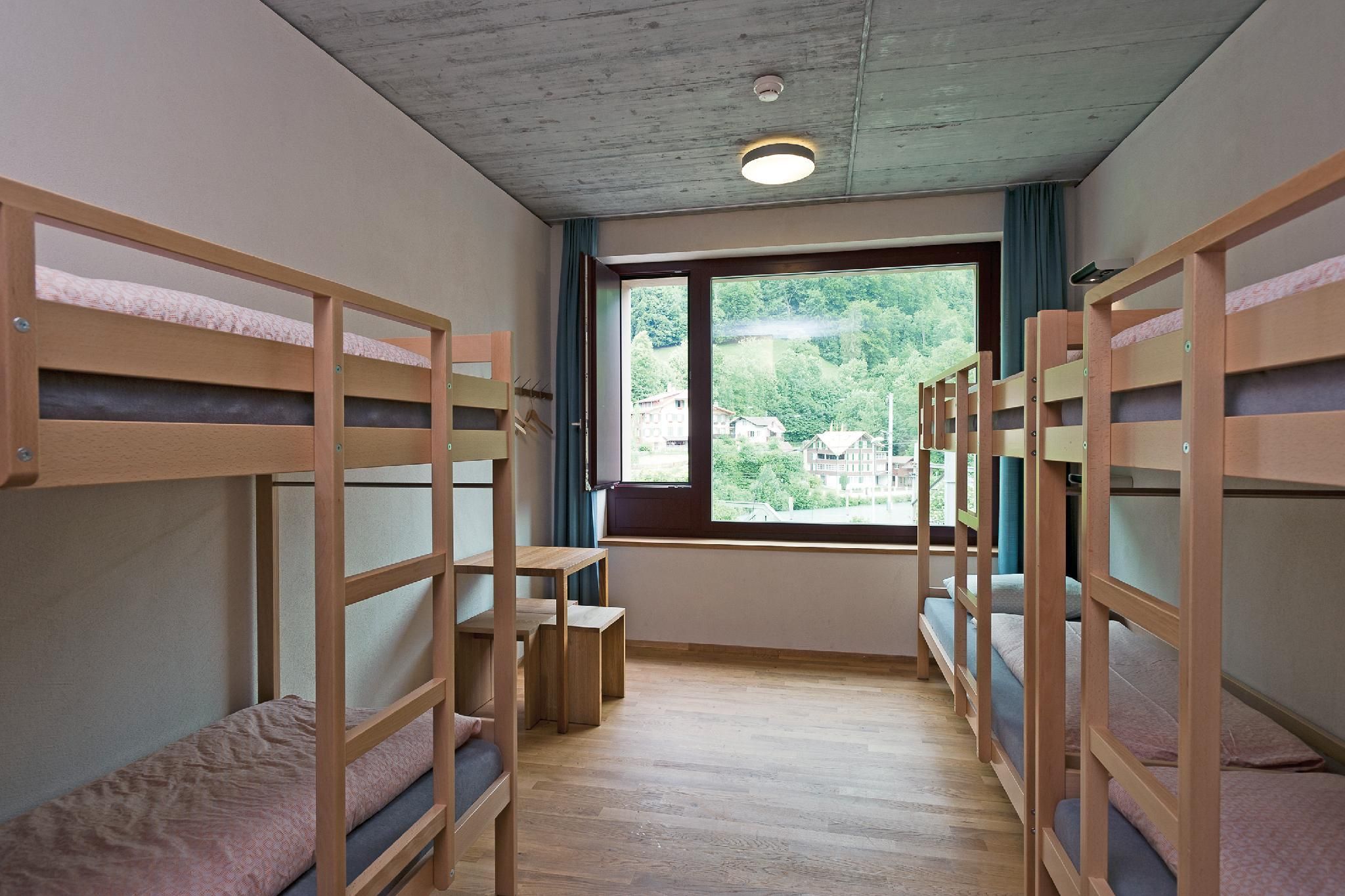 Private Room for 6 People with Shared Bathroom
