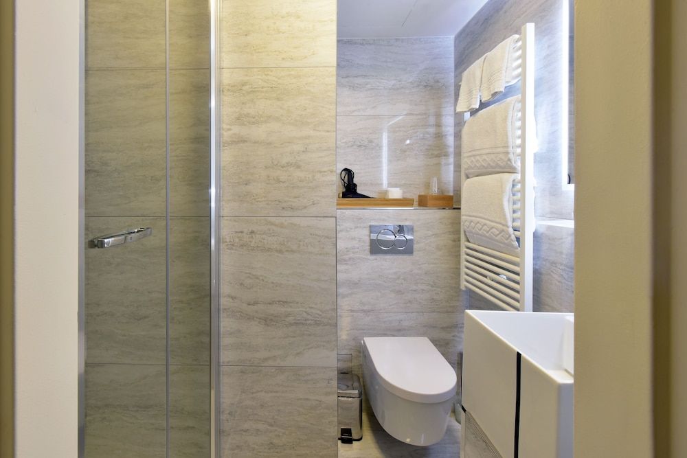 Hotel Rousseau Geneva Classic Double Room 7