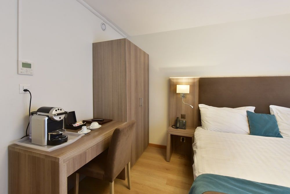 Hotel Rousseau Geneva Classic Double Room 5