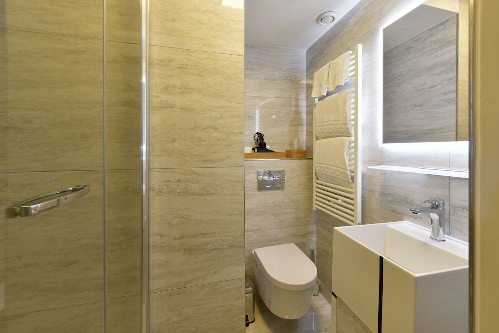 Hotel Rousseau Geneva Classic Twin Room 5