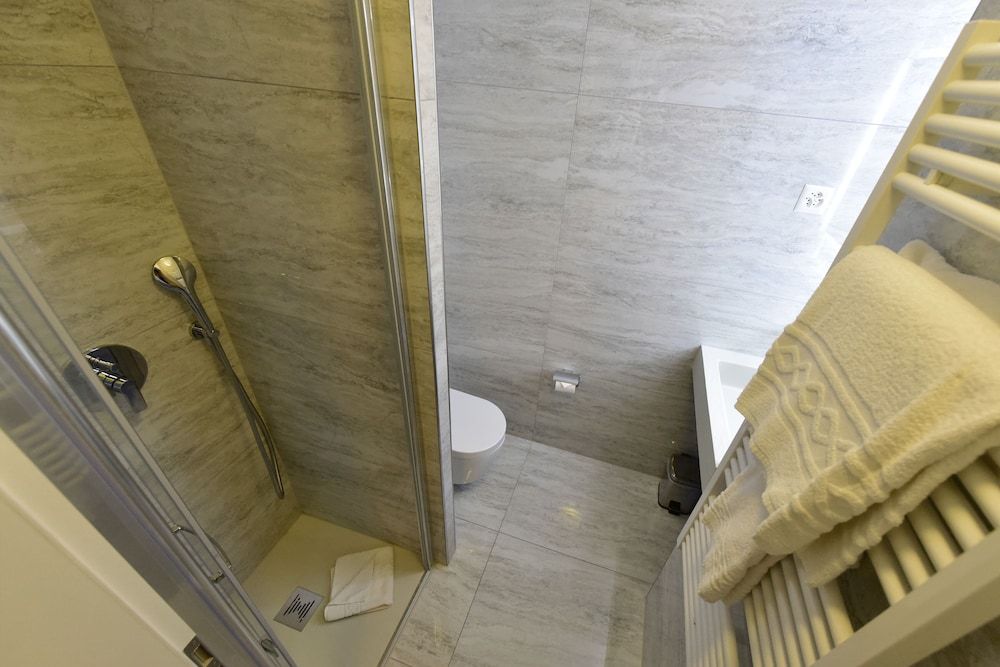 Hotel Rousseau Geneva Classic Twin Room 6