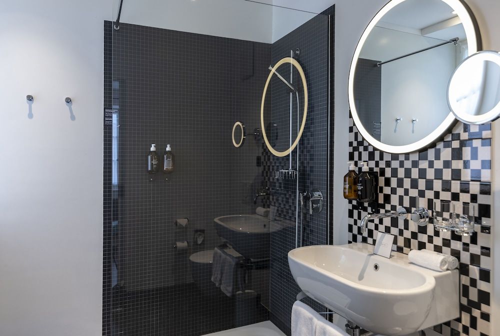 Marktgasse Hotel Large Double 4