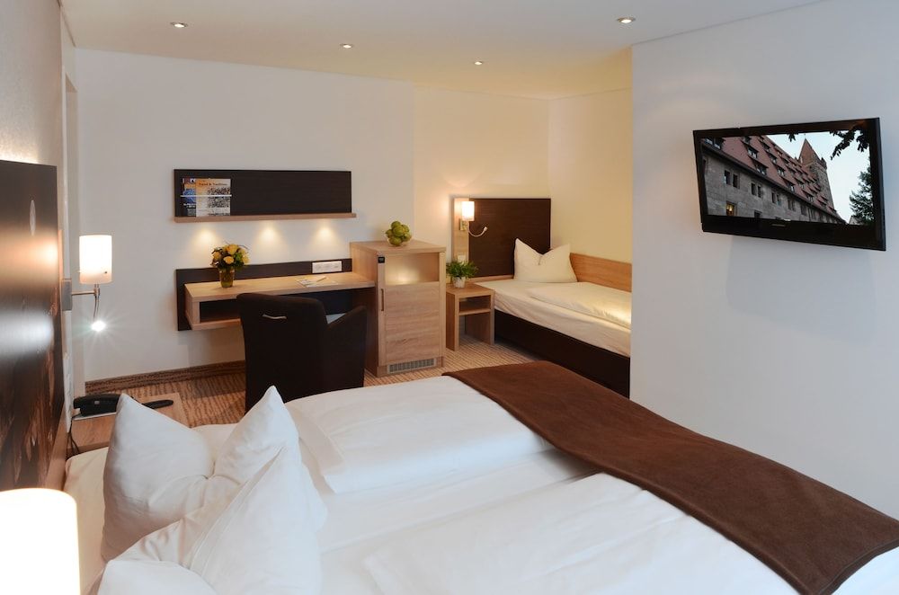 Ringhotel Loew's Merkur Triple Room 2