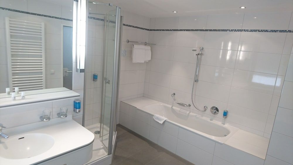 Ringhotel Loew's Merkur Triple Room 4