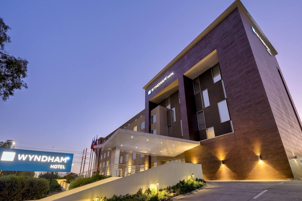 undefined Wyndham Santiago Aeropuerto