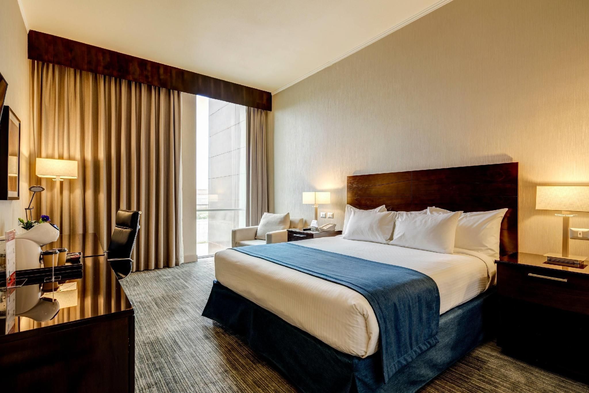 undefined Wyndham Santiago Aeropuerto 9