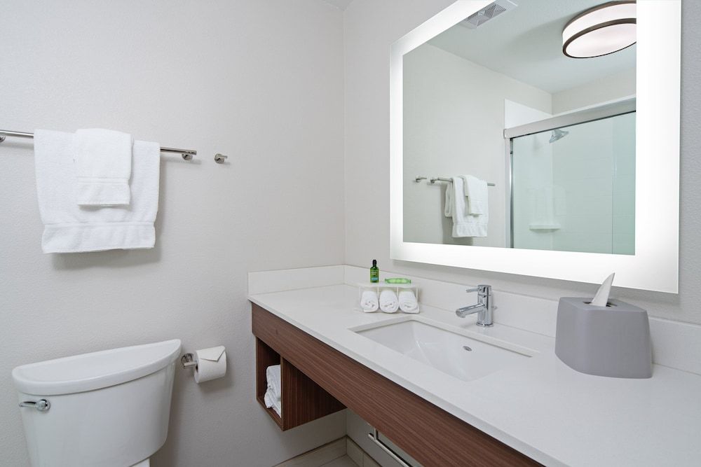 Room, 2 Queen Beds, Accessible Bathtub, Non Smoking (Communications)