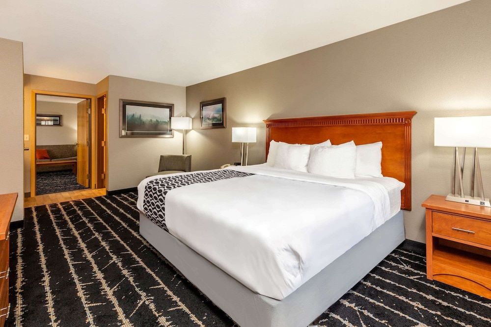 Suite, 1 Queen Bed, Non Smoking