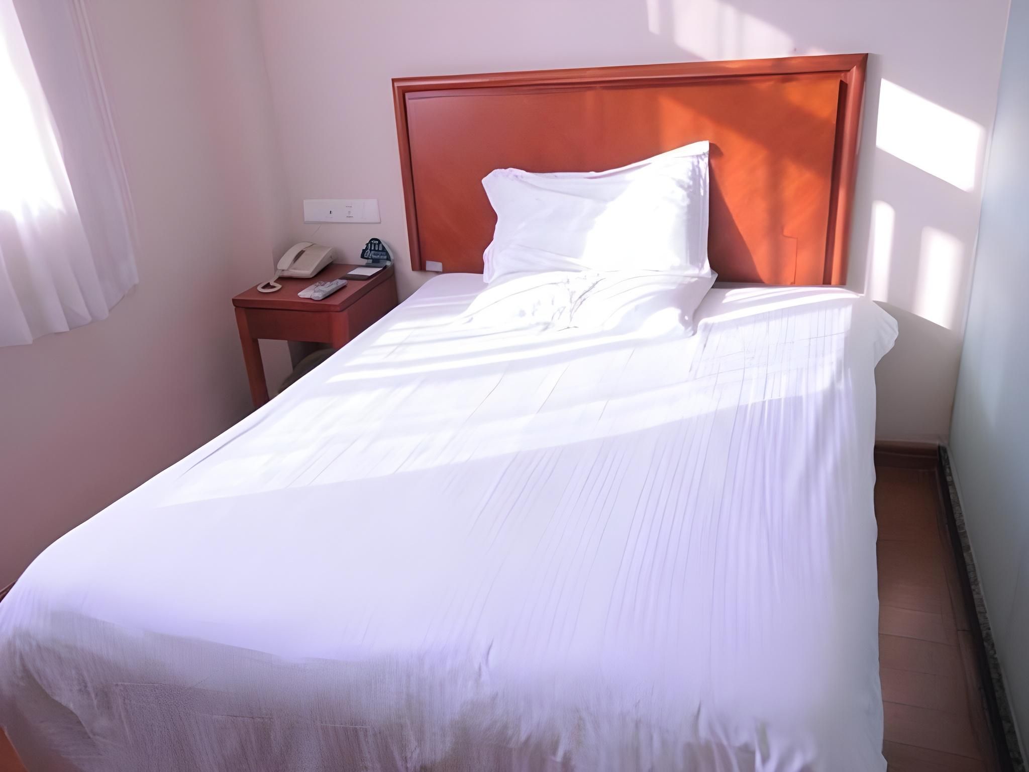 GTI - 1 Bed Guest Room, 1.5M Bed