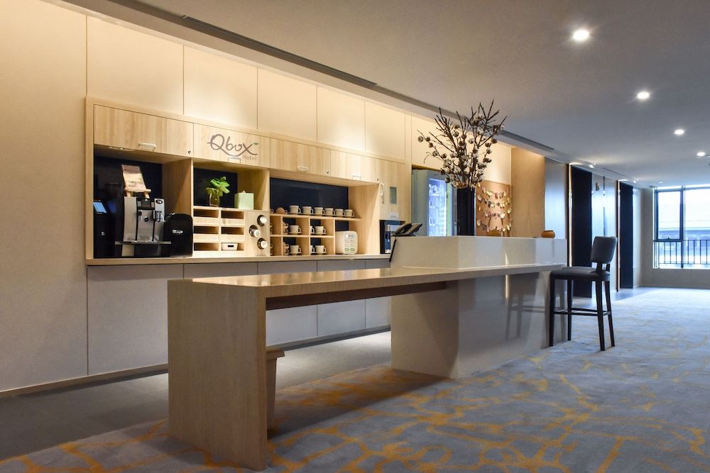 undefined Q-Box Hotel Shanghai Sanjiagang 8