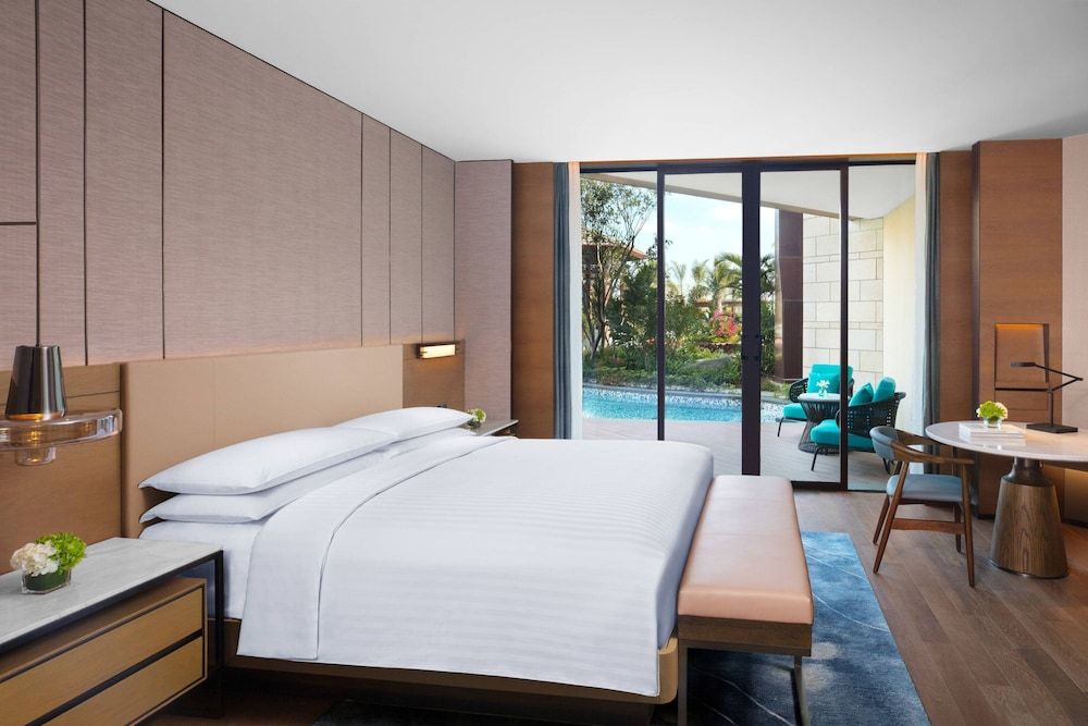 Room, 1 King Bed, Pool Access, Lagoon View (Pool Access)