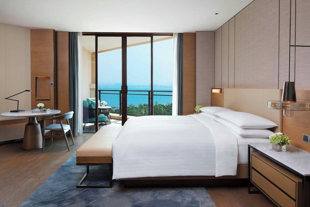 Room, 1 King Bed, Non Smoking, Partial Ocean View (Balcony)