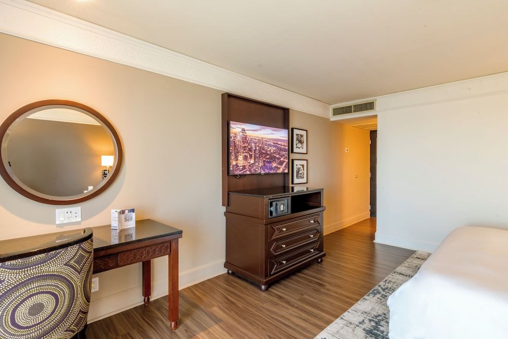 Hotel Lucerna Culiacan Deluxe Room, 1 King Bed 7