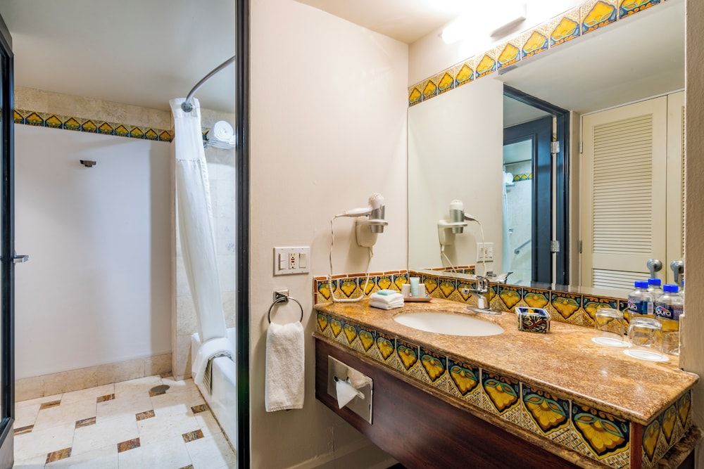 Hotel Lucerna Culiacan Deluxe Double Room, 2 Double Beds 4