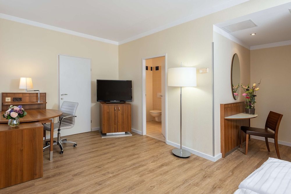 NH Wien Belvedere Standard Room 6