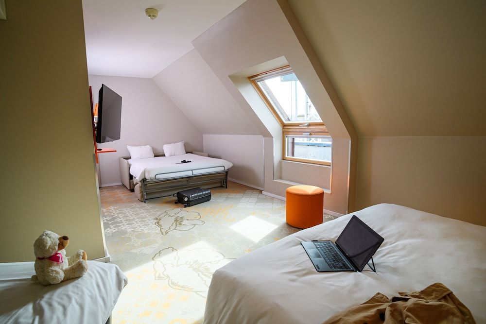 Superior Family room with 1 double bed, 1 sofa bed and 1 single bed