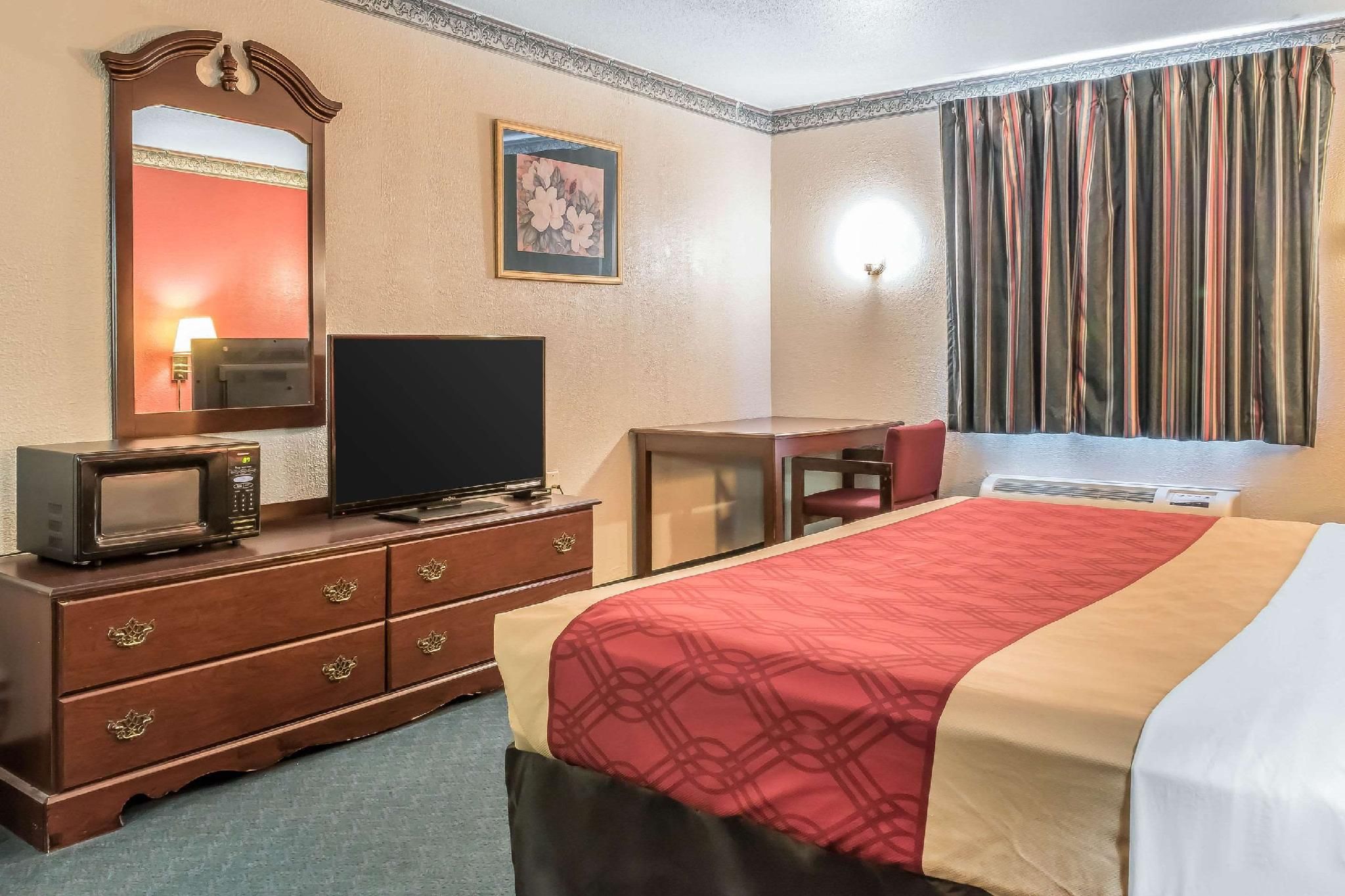 1 King Bed, Nonsmoking