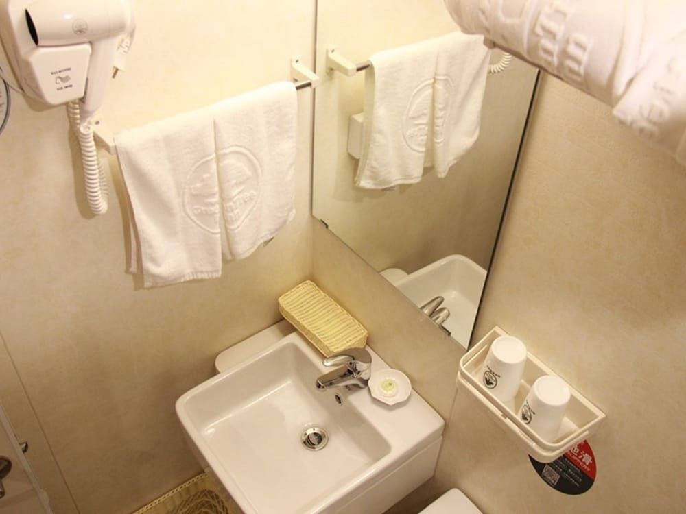 Business Suite with Window