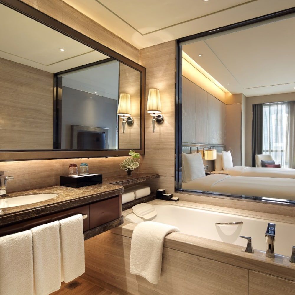 Wanda Realm Guangyuan Deluxe Twin Room 2