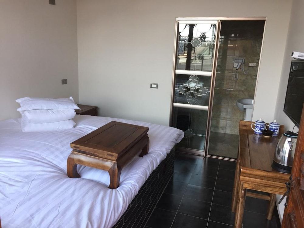 Hongxingju Inn Double Room with Kang Bed 2