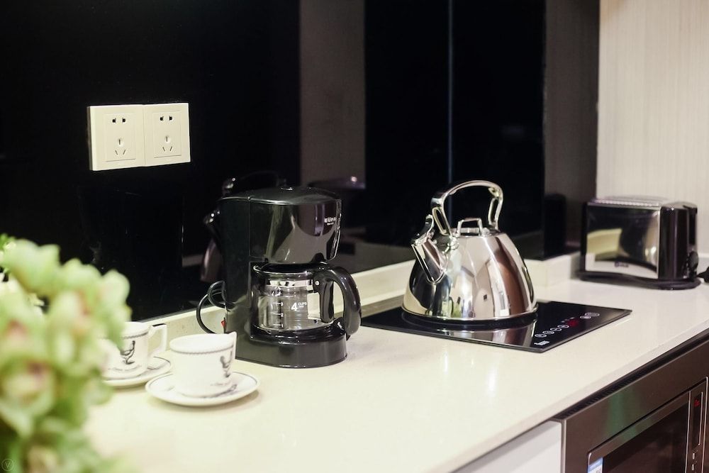 Oakmade International Service Apartment Business Suite 3