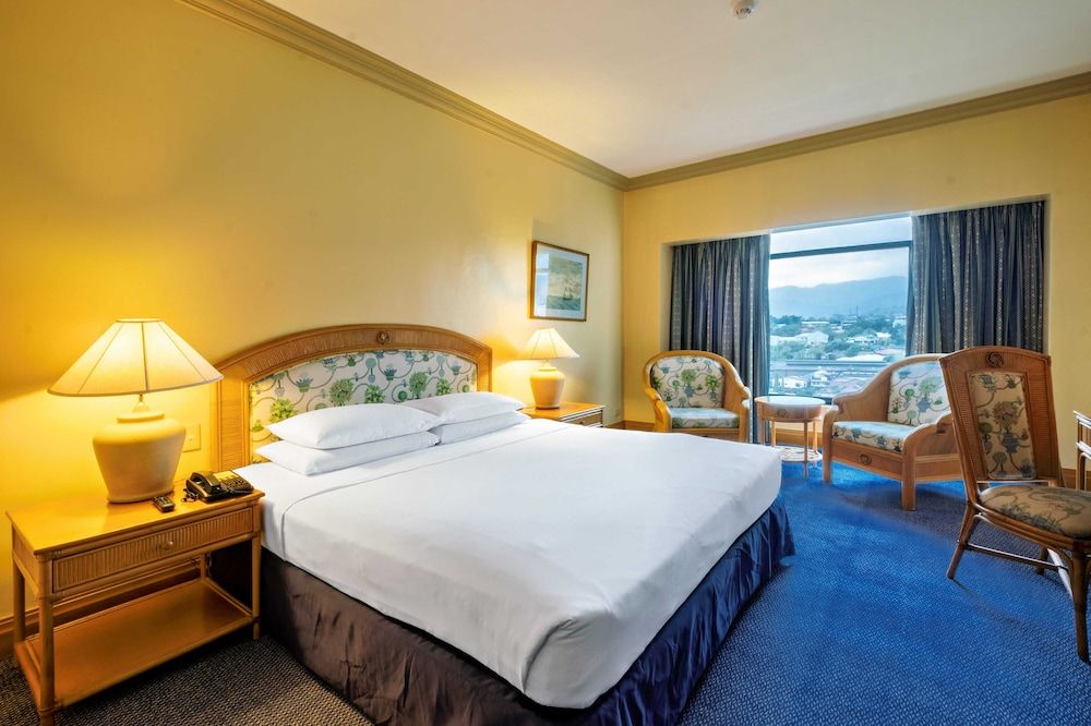Waterfront Cebu City Hotel & Casino Standard Room 4