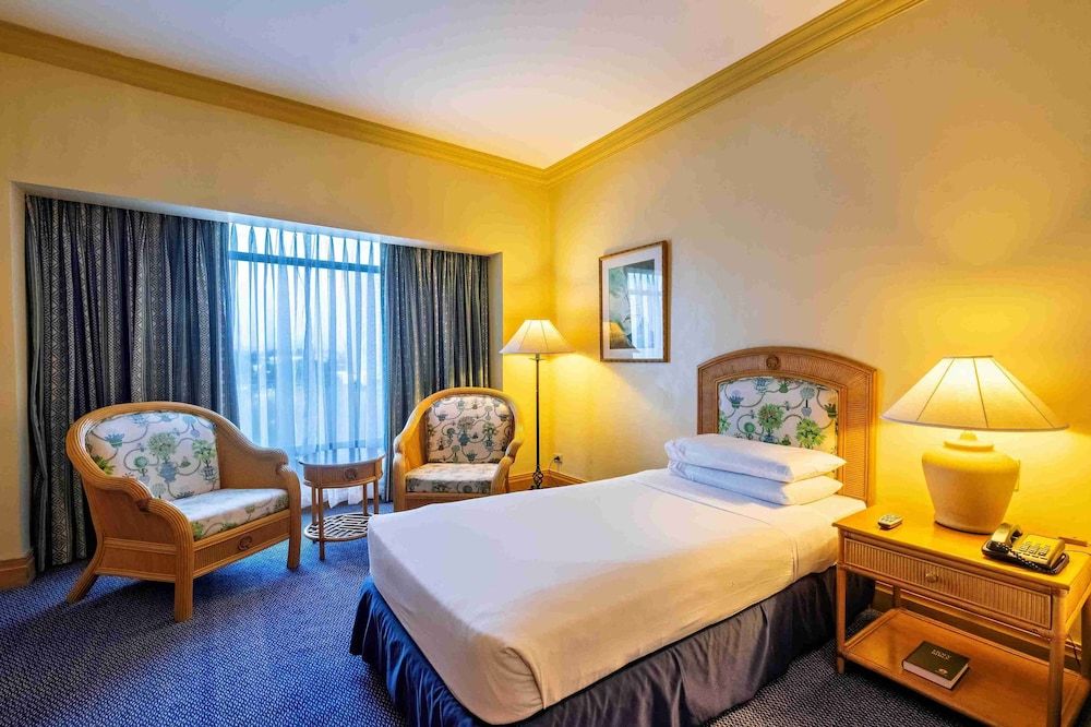 Waterfront Cebu City Hotel & Casino Standard Room 2