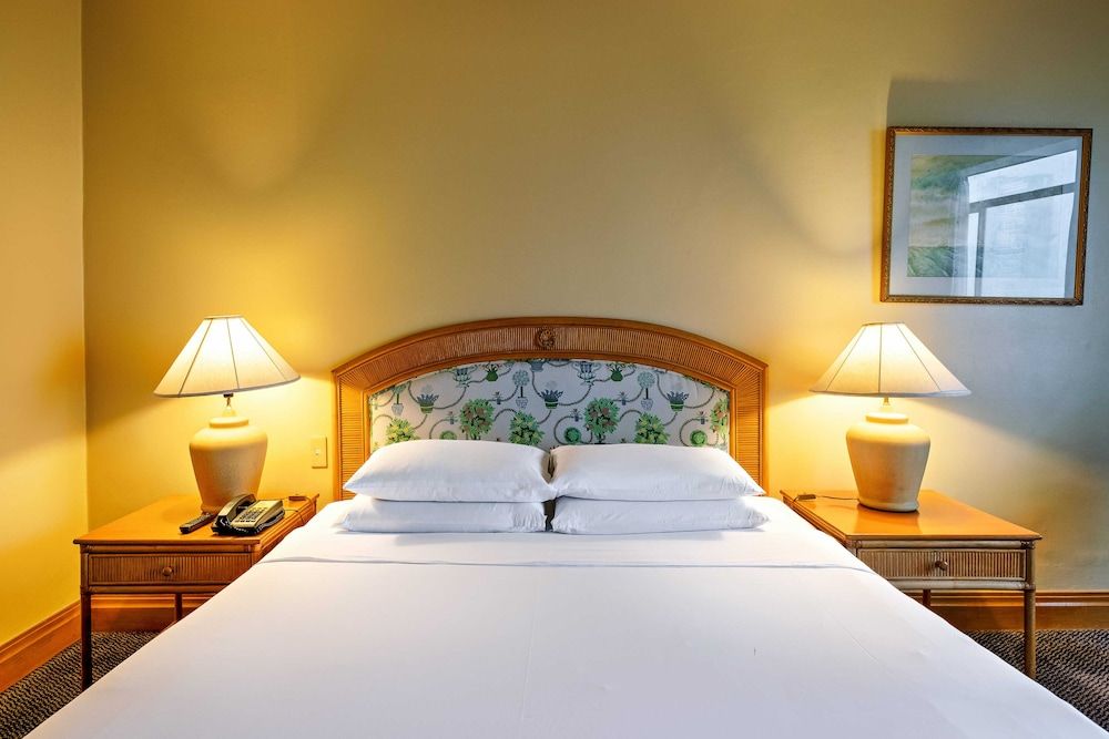 Waterfront Cebu City Hotel & Casino Standard Room 3