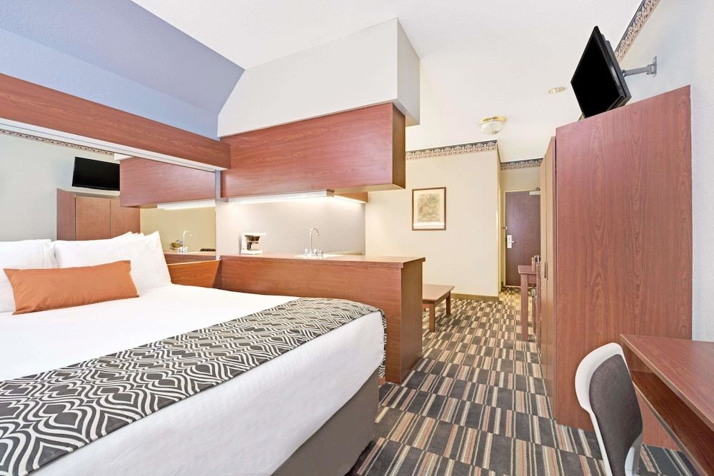 Studio Suite, 1 King Bed, Non Smoking