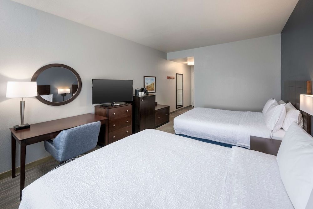 Hampton Inn & Suites Phoenix North/Happy Valley Room, 2 Queen Beds