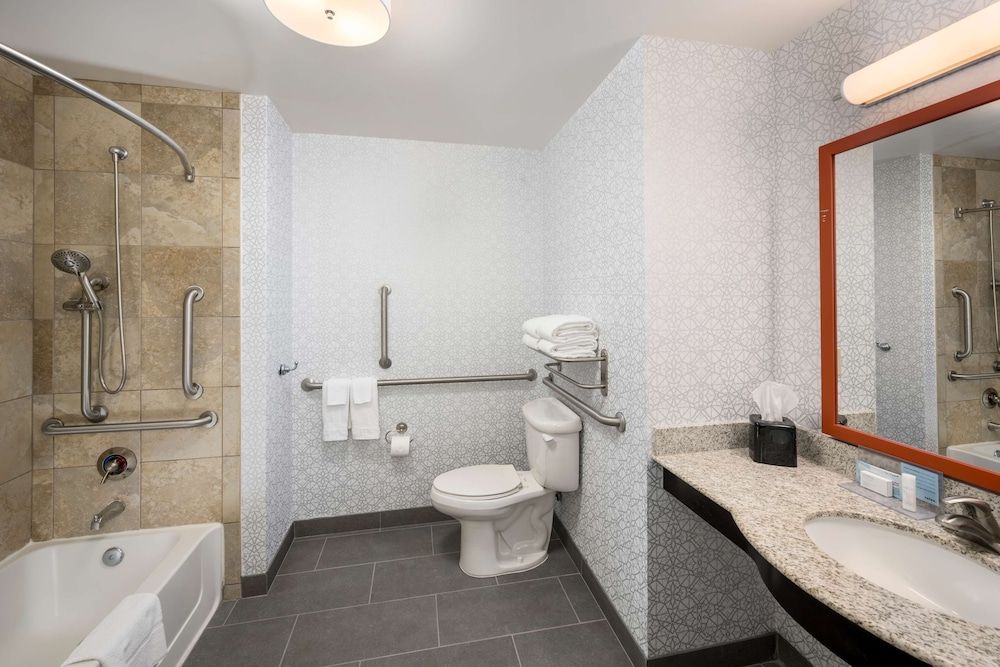 undefined Hampton Inn & Suites Phoenix North/Happy Valley 8