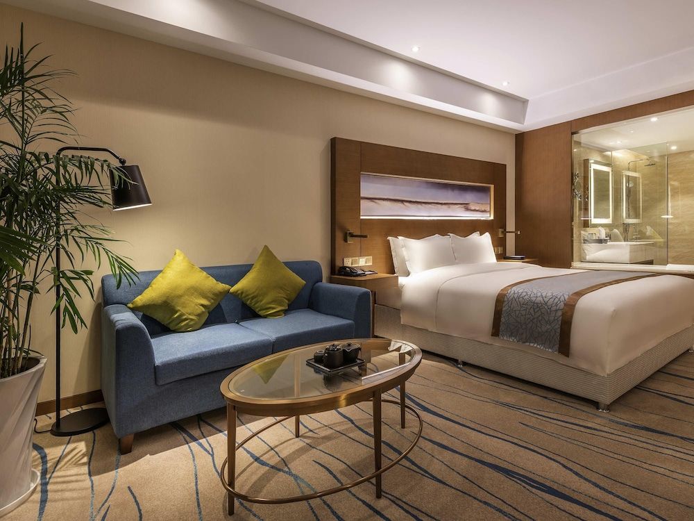Room, 1 King Bed (Privilege)