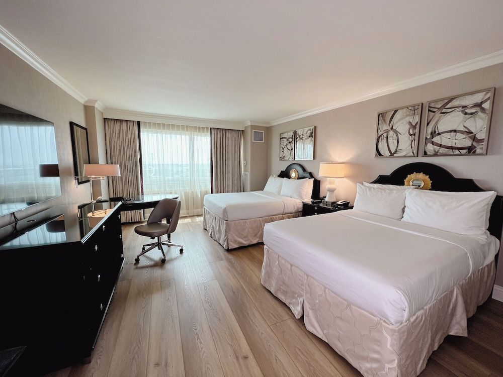 Deluxe Room, 2 Double Beds, Accessible (Roll-in Shower)