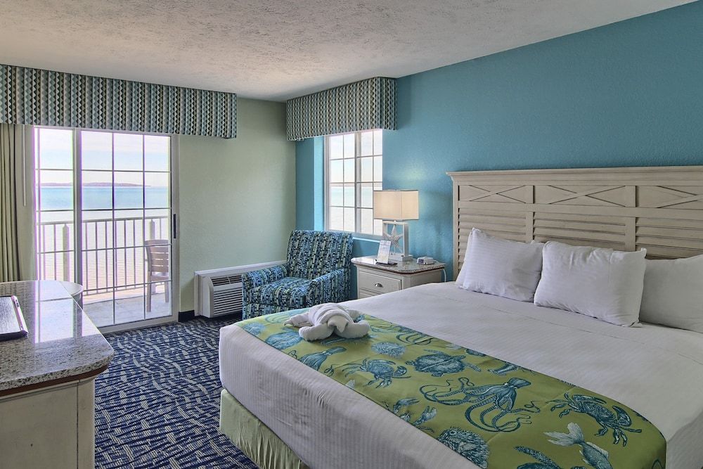 Sugar Beach Resort Hotel Accessible Room, 1 King- Beach View- Upper Floor 2