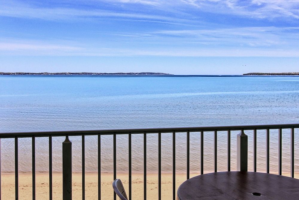 Sugar Beach Resort Hotel Accessible Room, 1 King- Beach View- Upper Floor 3