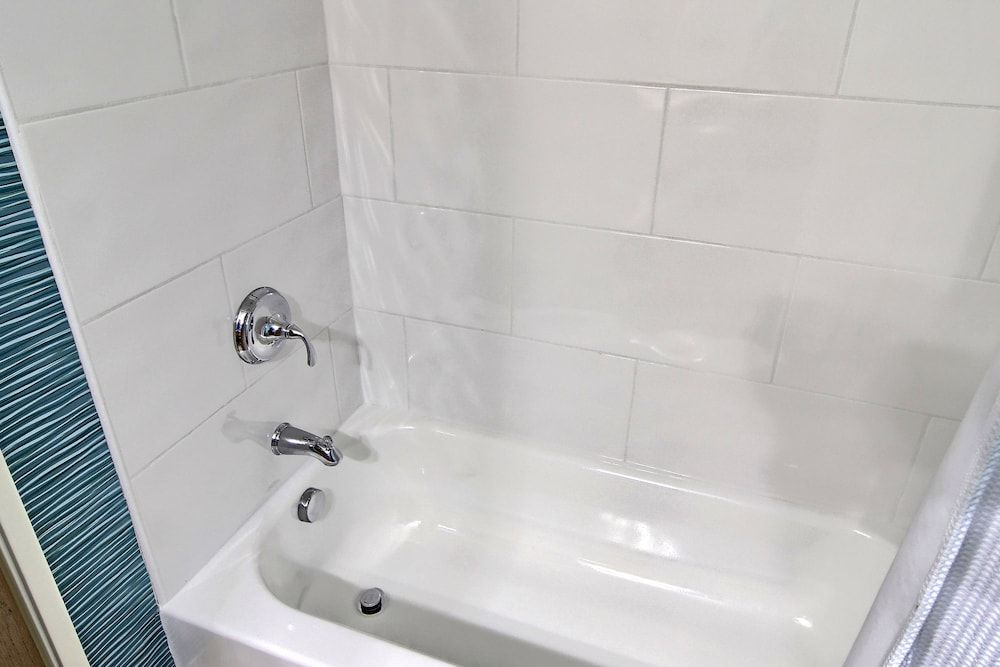 Sugar Beach Resort Hotel Standard Room, Beach View (1 King and 1 Queen Bed - Upper Floor) 4