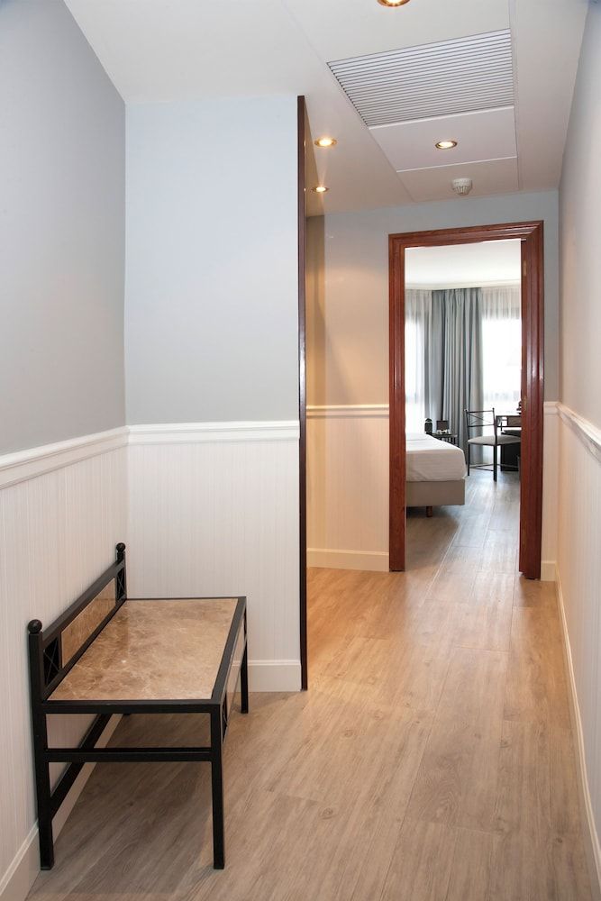 Hotel Gran Via Business Double Room, Multiple Beds, Private Bathroom, City View 4