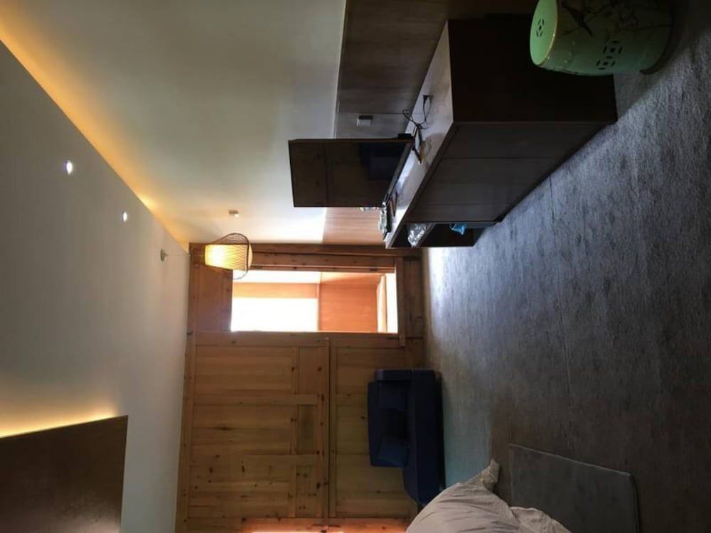 Shangri-La Youyou Inn Comfort Double Room, Garden View 4