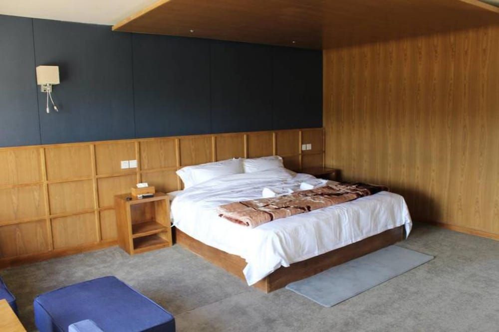 Shangri-La Youyou Inn Deluxe Double Room, Garden View 2