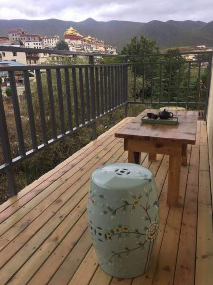 Shangri-La Youyou Inn Comfort Twin Room, Garden View 2