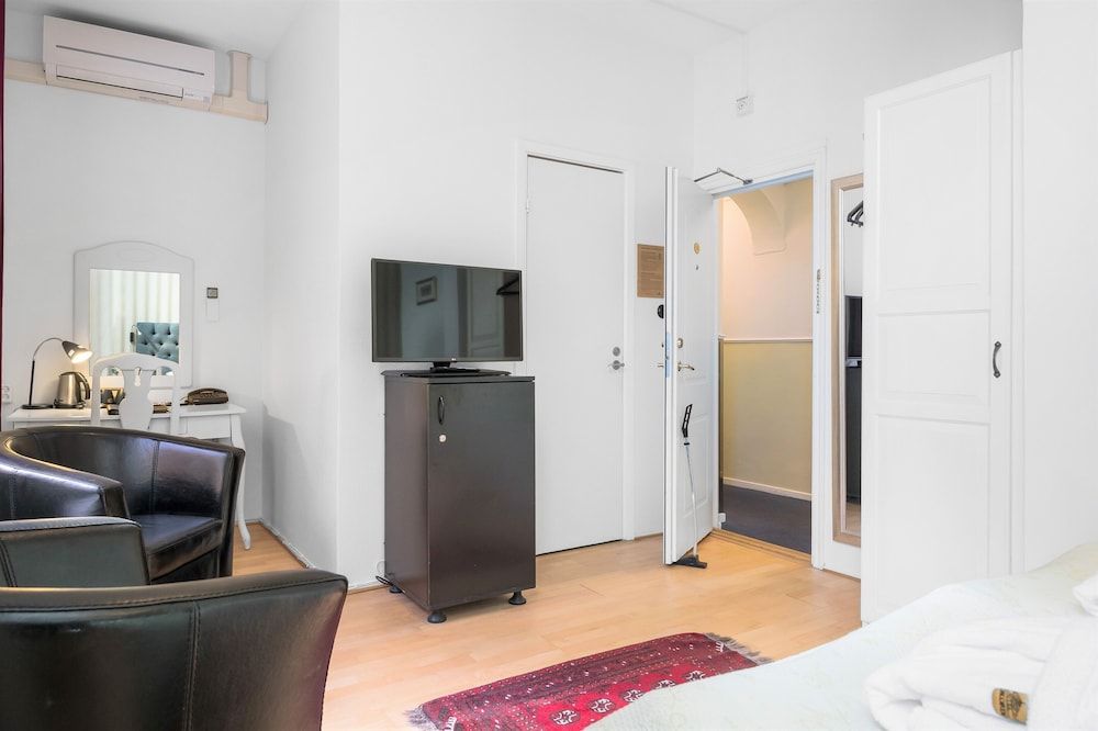 Hotel Concordia Economy Twin Room, 1 King Bed 5