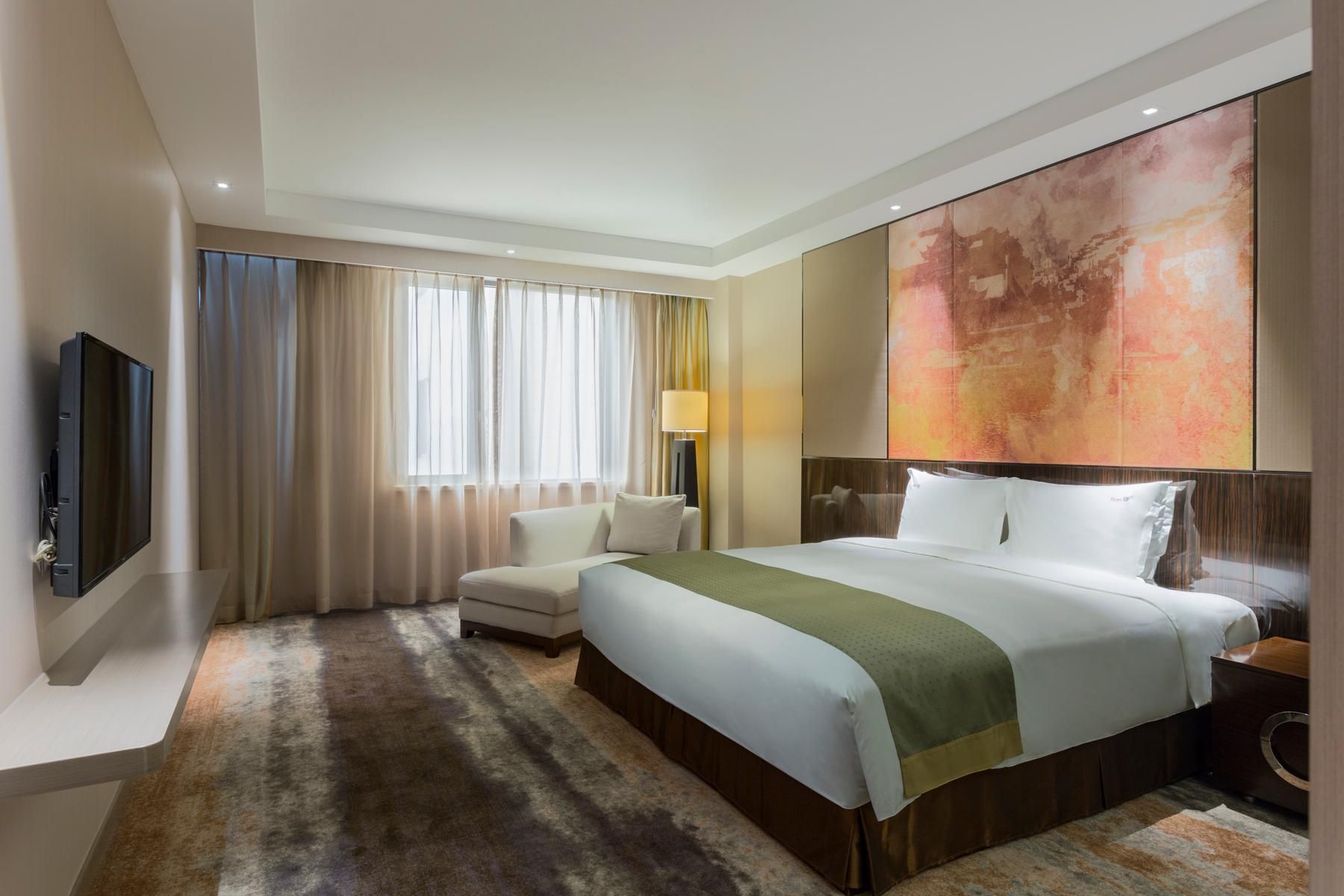 Suite King Bed