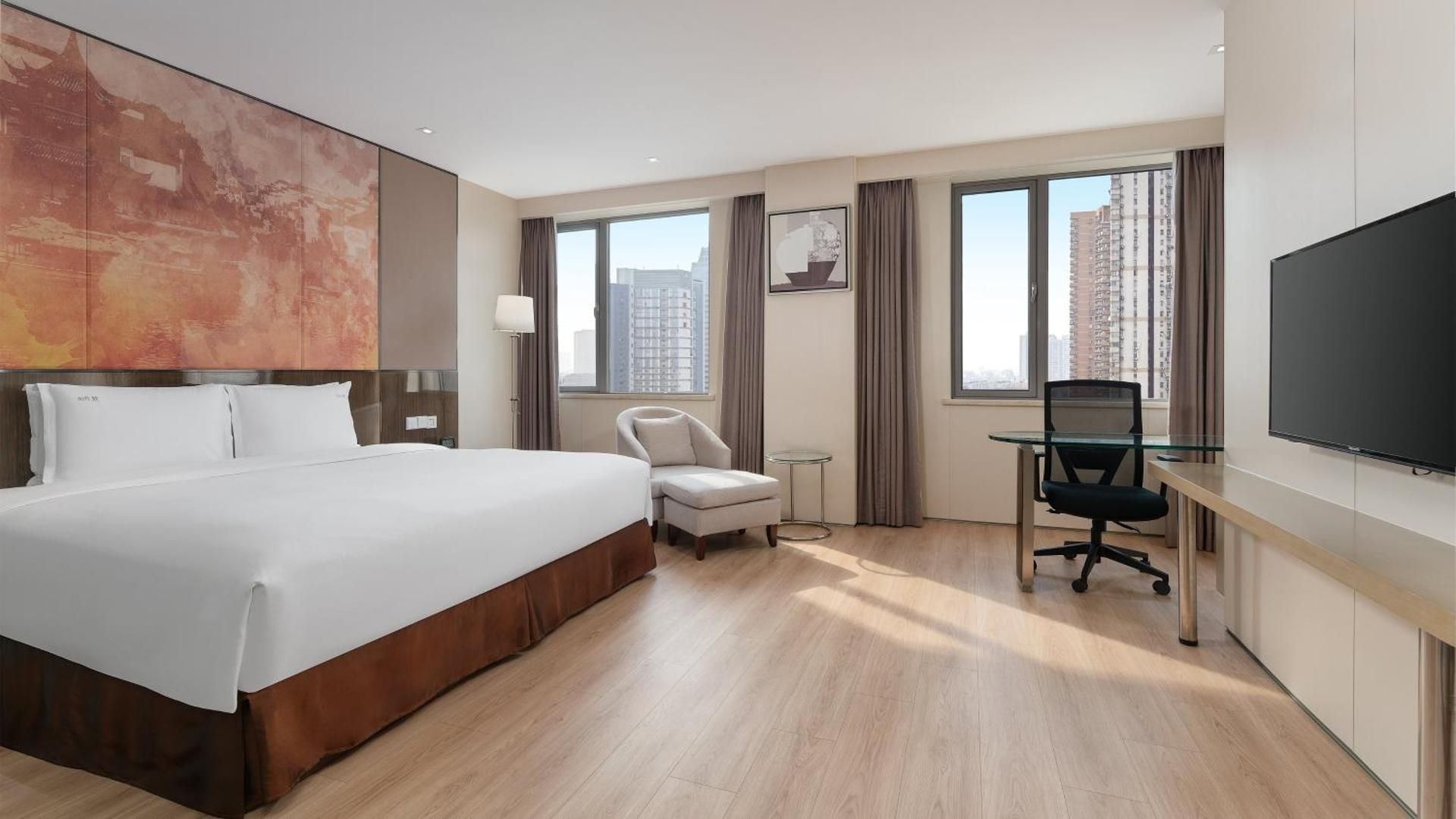 Standard Club King Bed Room