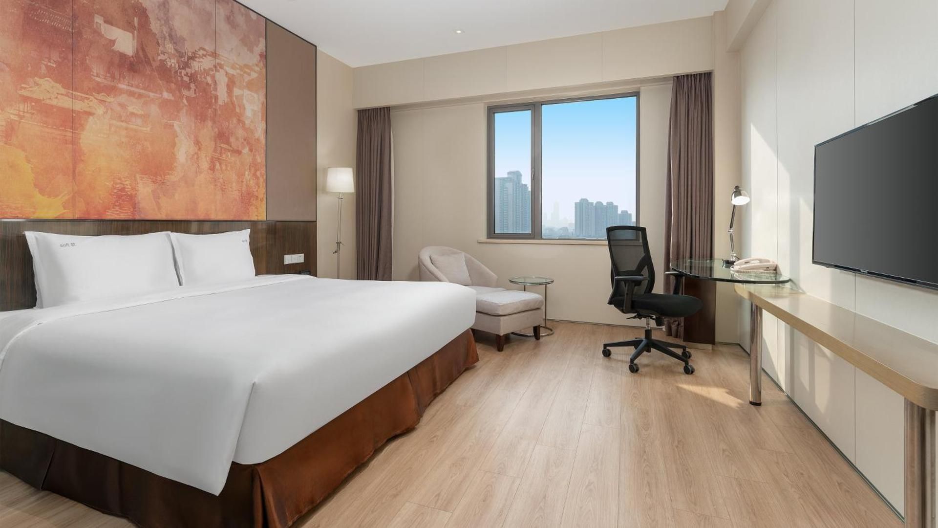 Standard Club King Bed Room